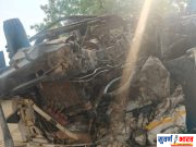 रेत माफियाओं का आतंक: पुल तोड़कर नदी में गिरा टिप्पर, माफियाओं की करतूतों पर फिर उठे सवाल