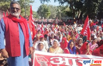 • तुटपुंज्या मानधनावर 20 वर्षांपासून शालेय पोषण आहार कर्मचाऱ्यांना शिजवावा लागतो पोषण आहार ! • शापोआ कर्मचाऱ्यांवर अन्याय, घोषणा झाली -पण मानधन वाढीची अंमलबजावणी नाही ! • राज्याकडून तुटपुंजी मानधनात वाढ :केंद्र सरकारकडून ठेंगा !