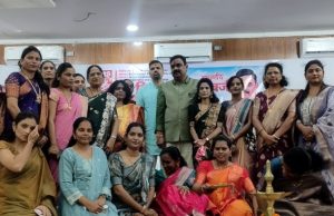 राखीच्या धाग्याने जुळले कामगार एकतेचे नाते; घुग्घुसमध्ये HMS युनियनचा भव्य कामगार संवाद घुग्घुस : वेकोलीच्या वणी क्षेत्रात HMS महिला विंगचा स्तुत्य उपक्रम, राखीच्या माध्यमातून दिला कामगार एकतेचा संदेश